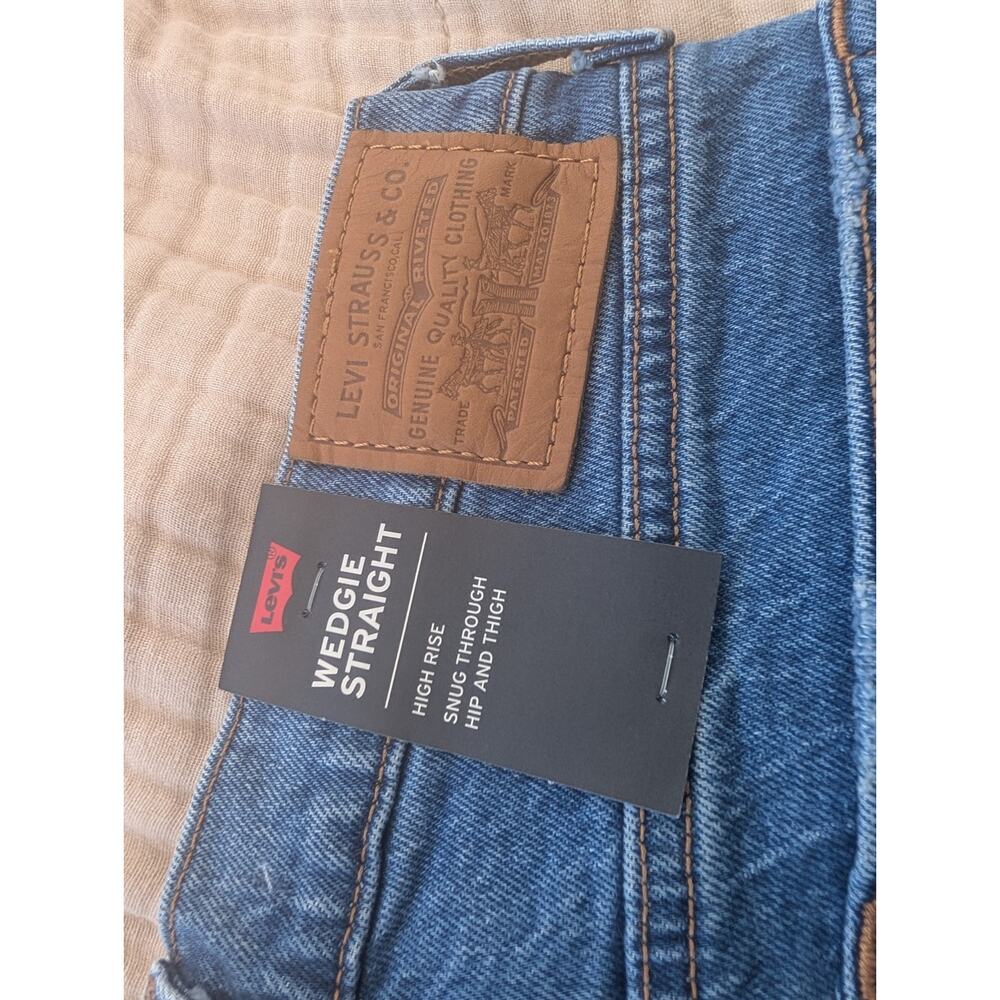 Levi's Premium Women's Wedgie Straight High Rise Blue Jeans NWT Distressed Sz 29 - Picture 3 of 5